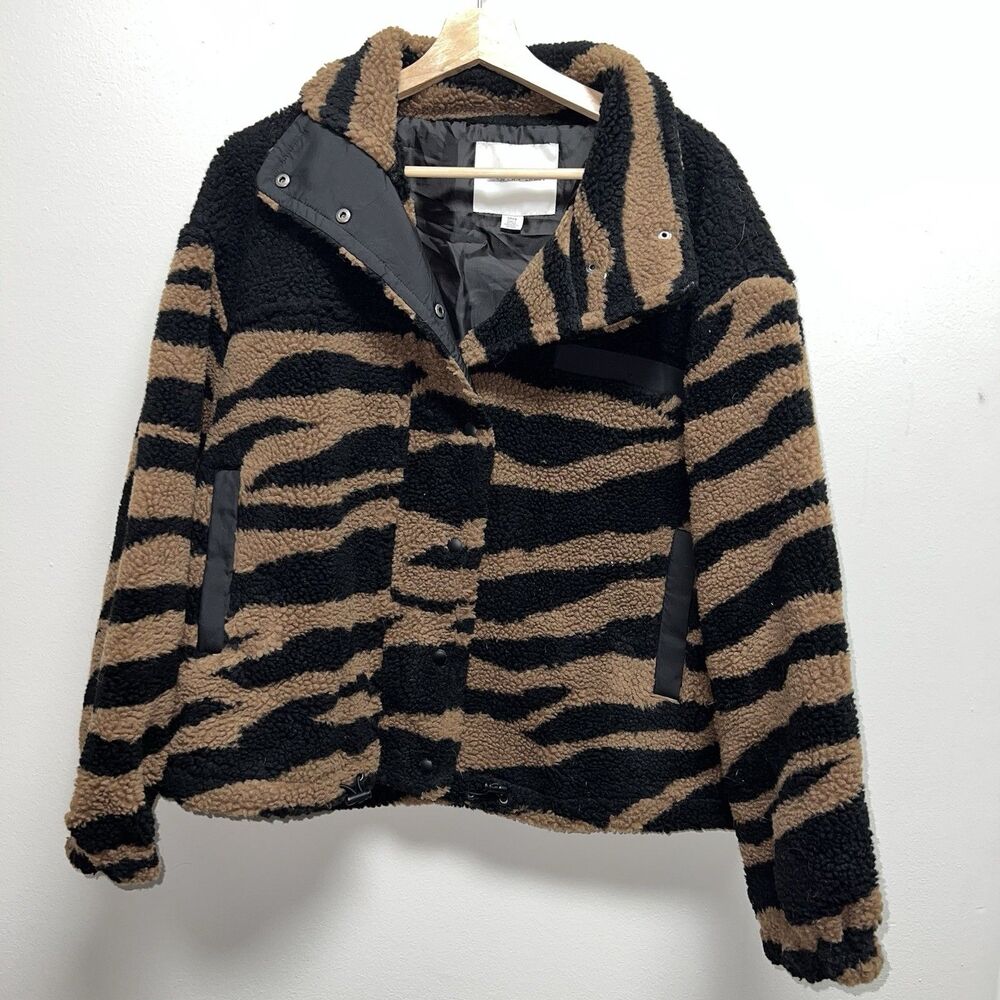 American Eagle Fuzzy Sherpa animal print teddy jacket women’s size small black